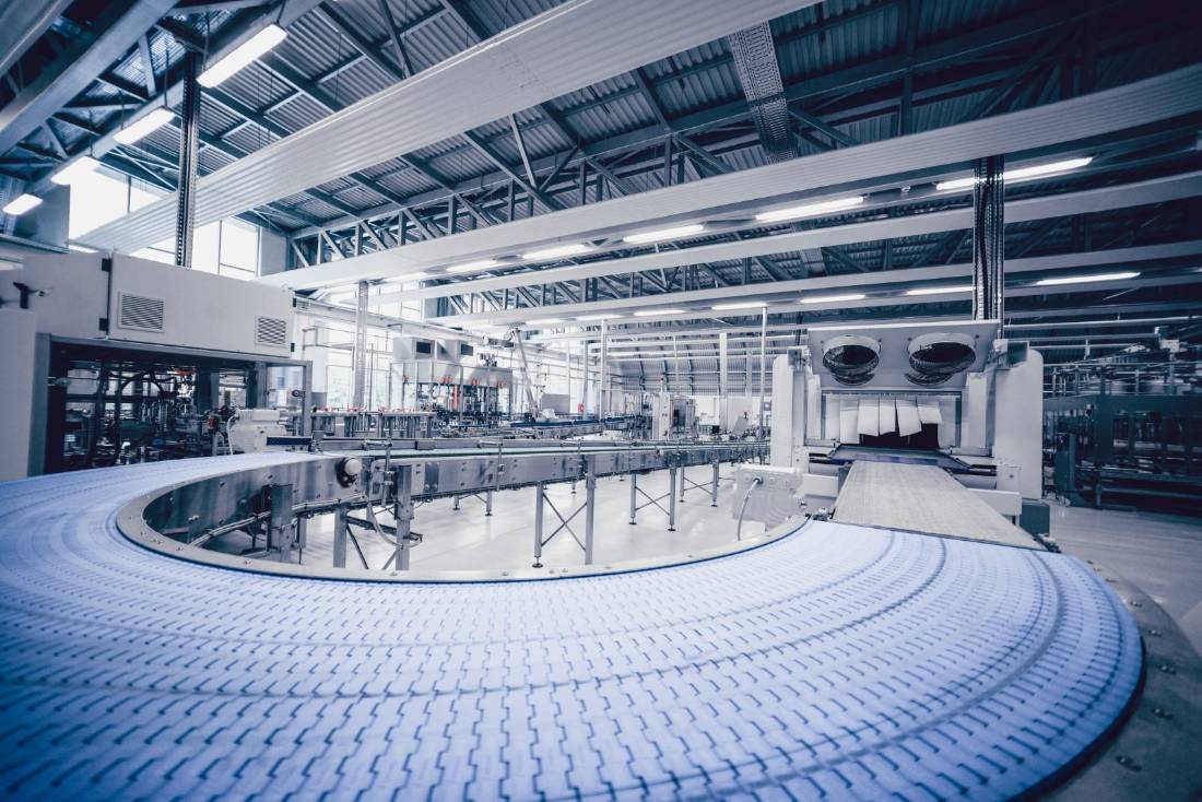 High speed conveyor in a modern bottling plant